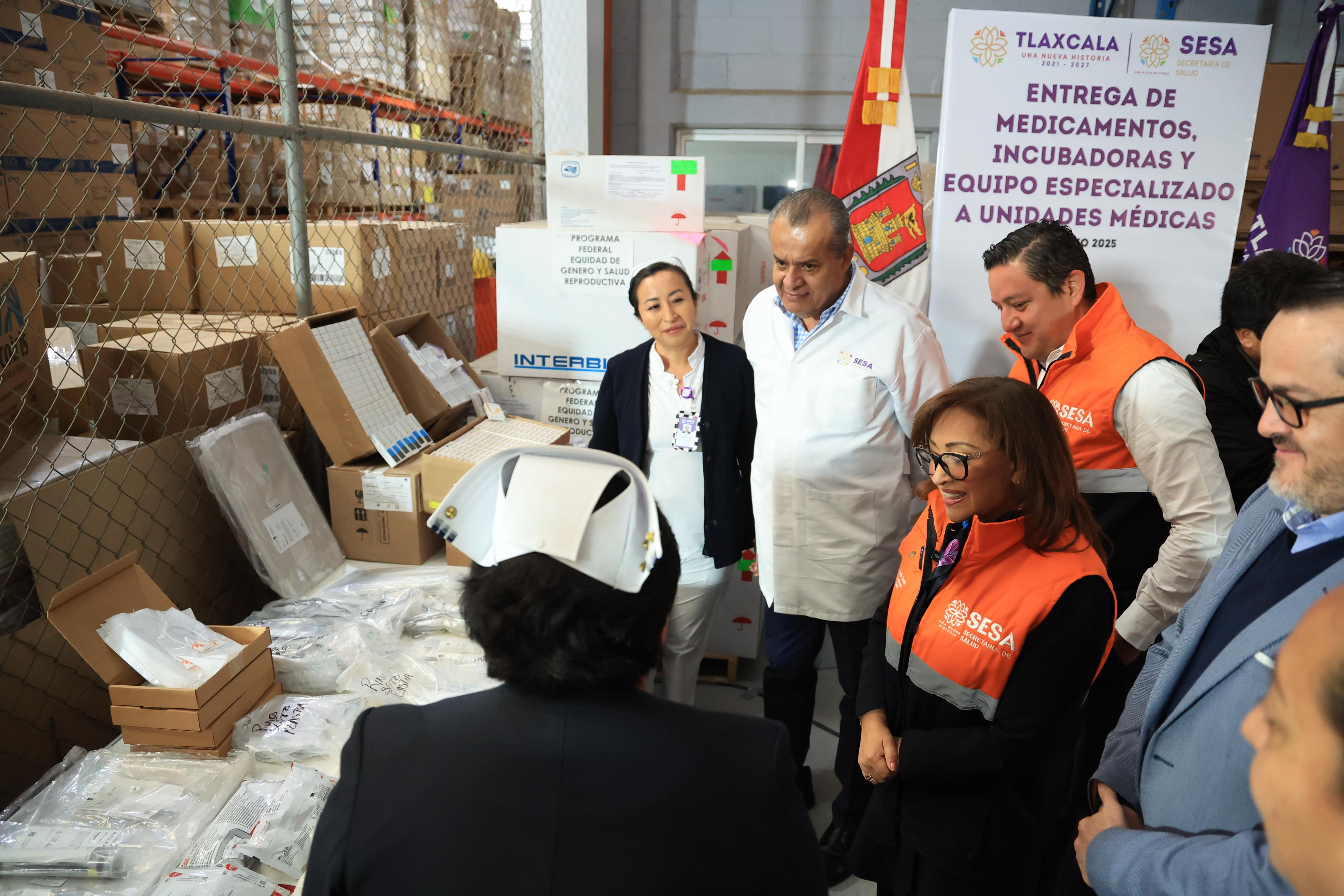 Cumple gobernadora al sector salud; entrega medicamentos y equipo médico especializado